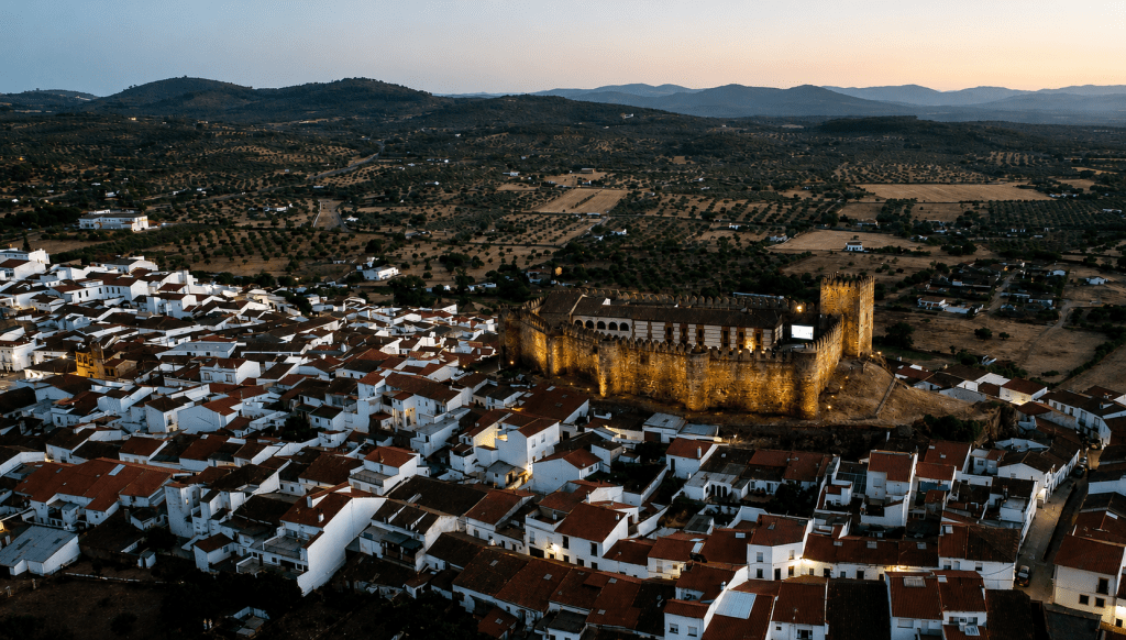 La cuenta atrás ha comenzado: OFFCINEDOC celebrará su quinta edición del 17 al 21 de agosto en el Castillo de Segura de&nbsp;León